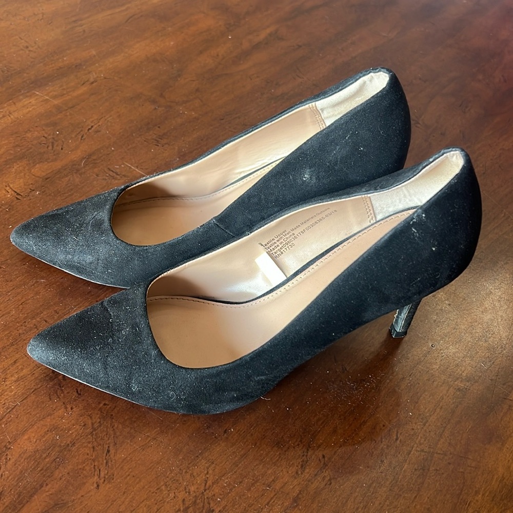 Women’s black suede heels